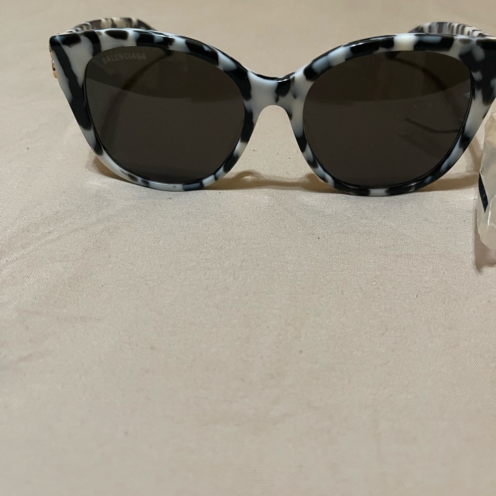 Balenciaga Black and White Patterned Sunglasses - Picture 2 of 2